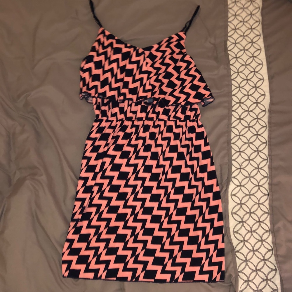 Cute little dress with adjustable straps 👗